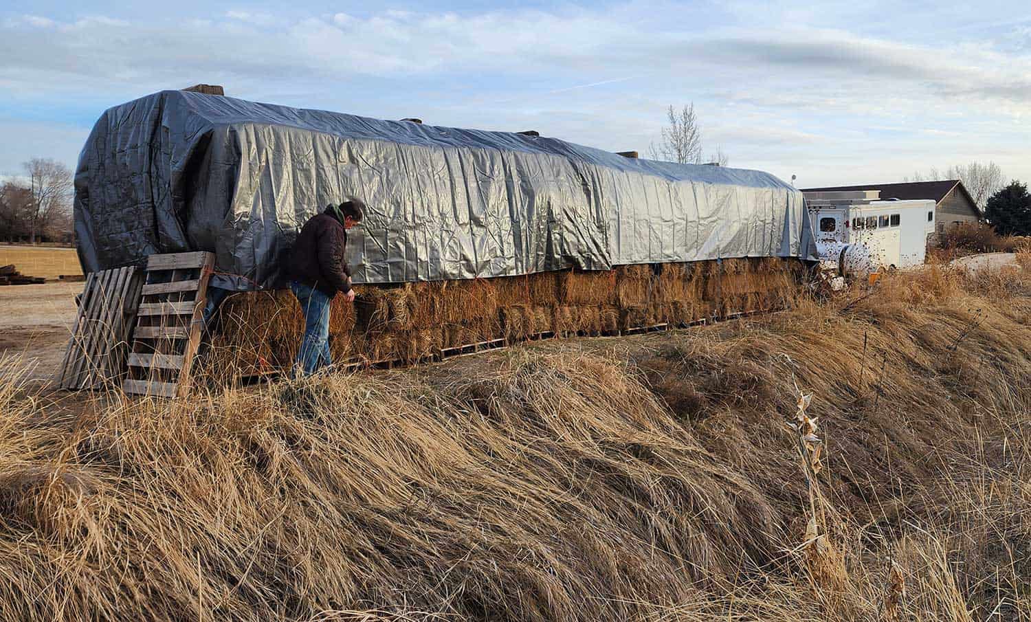 Methods to Tarp Hay for Winter Storage – The Horse